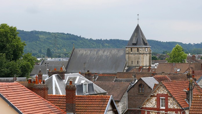 Pohľad na kostol vo francúzskom meste Saint-Étienne-du-Rouvray.