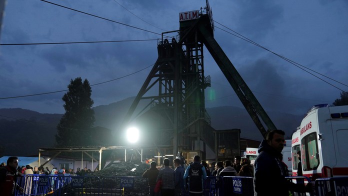 Počet obetí banského nešťastia v Turecku sa zvýšil na najmenej 40