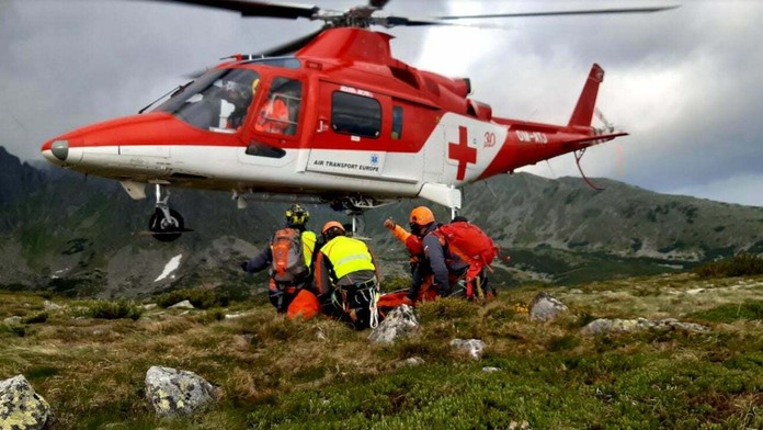 Záchranári počas akcie.