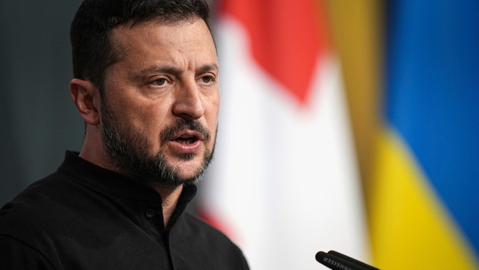 Na snímke ukrajinský prezident Volodymyr Zelenskyj počas tlačovej konferencie na mierovom summite o Ukrajine vo Švajčiarsku. 