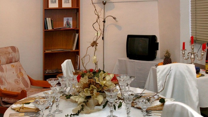 Dedinčania sa snažia prebrodiť počas záplav vo filípinskej  provincii Lanao del Norte na ostrove Mindanao.