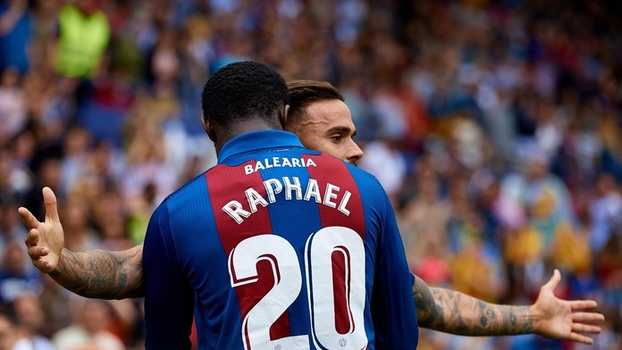 Tragédia počas zápasu. Zomrel mladý futbalista, ktorému pred časom odporučili ukončiť kariéru