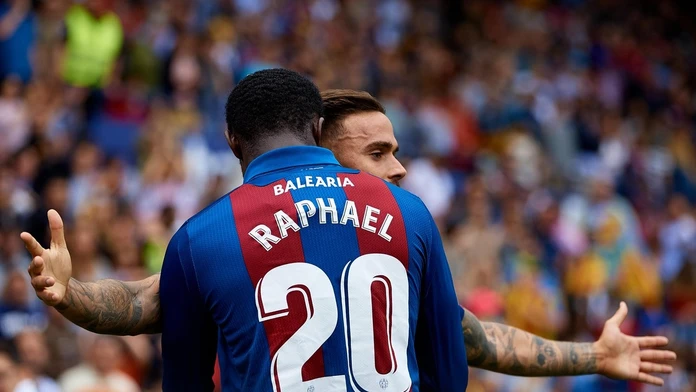 Tragédia počas zápasu. Zomrel mladý futbalista, ktorému pred časom odporučili ukončiť kariéru