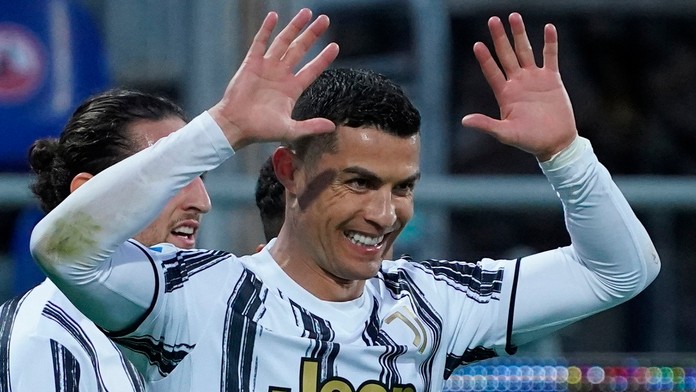 Cristiano Ronaldo sa teši po strelení hetriku do siete Cagliari.