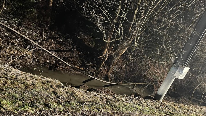 Mimoriadnu situáciu vyhlásili v obci Ľubeľa: Zosunul sa oporný múr pri ceste