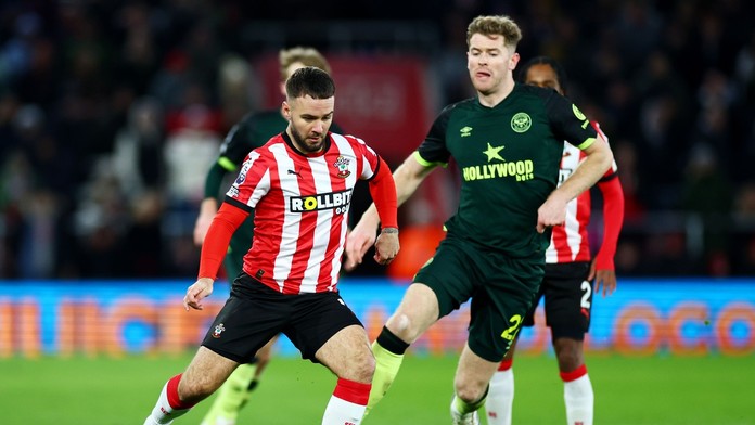 VIDEO: Po vysokej prehre sa musel vzdať dresu. Získala ho fanúšička, ktorá trafila výsledok zápasu