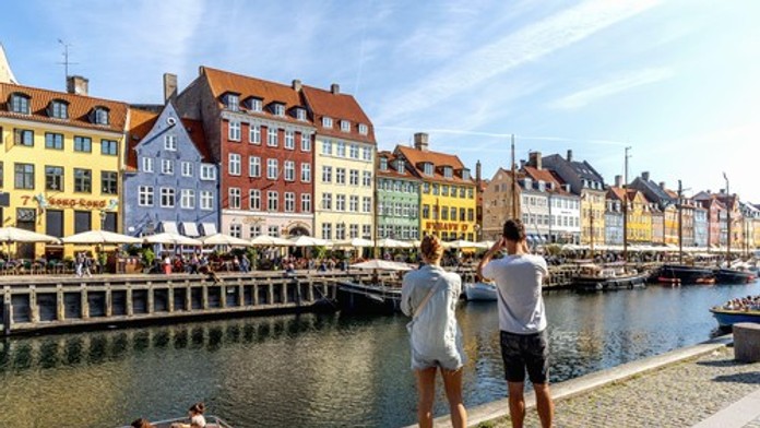 Zverejnili rebríček najšťastnejších miest na svete pre rok 2025: Prvá priečka je jasná