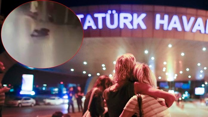 Video zachytilo, ako sa útočník odpáli na letisku