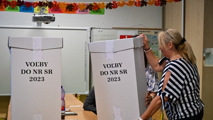 Podplácali voličov v rómskej osade v Trebišove. Polícia obvinila troch ľudí z volebnej korupcie