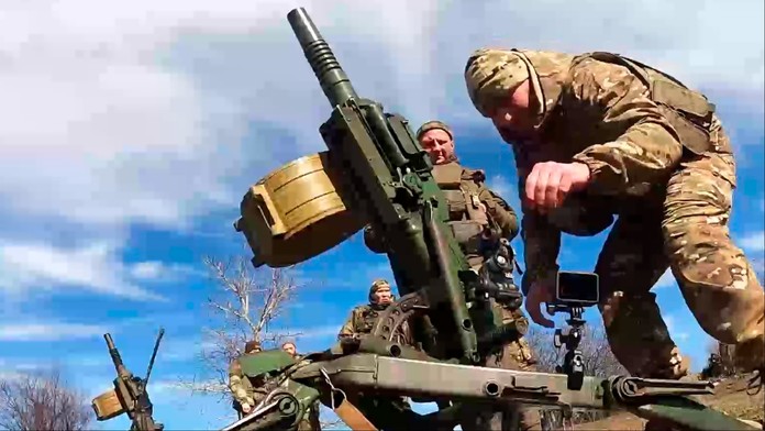 Rusi pripravujú ofenzívy vo viacerých smeroch. Chcú zvýšiť tlak na Ukrajinu a naťahovať rokovania s USA