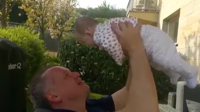 Prezident Kiska s vnučkou.