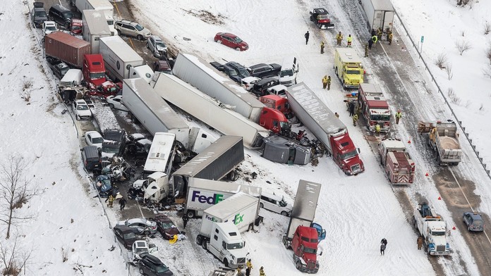 Hromadná nehoda v USA.