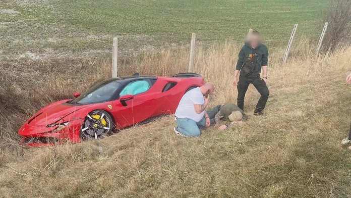 Vodič Dacie odkazuje vodičovi Ferrari z kolízie: „Som si vedomý, že chybu som urobil ja a mrzí ma to...“
