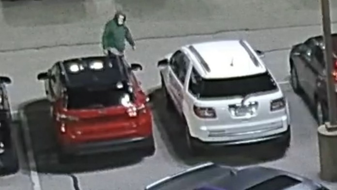 Čakal na to 36 rokov. Senior sa kruto pomstil autobazáru, ktorý mu predal auto so skrytou chybou