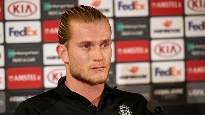 Gólman Besiktasu Loris Karius na tlačovej konferencii.
