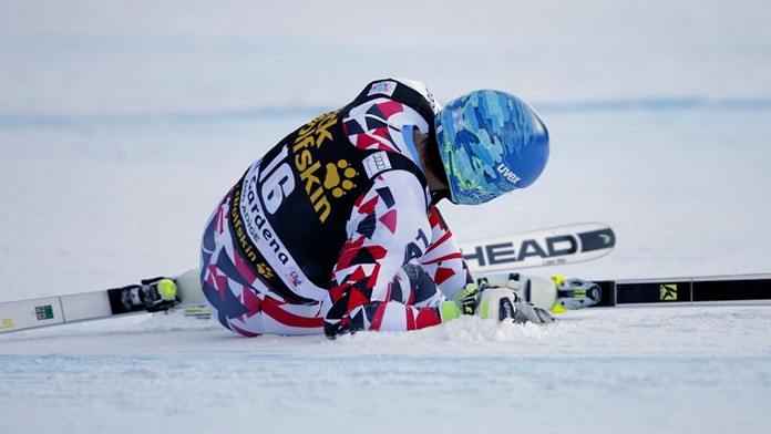 Matthias Mayera po páde na svahu 19. decembra.