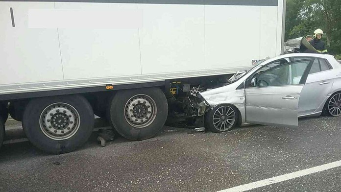 Slovenský spevák sa druhýkrát oženil. On aj manželka v bielom