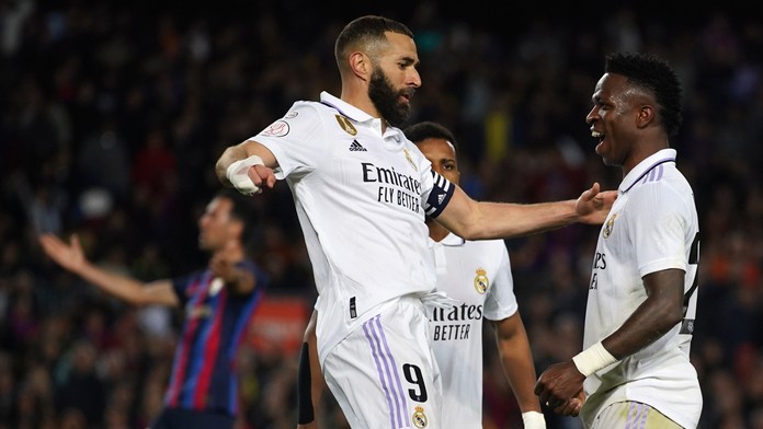 Karim Benzema koncertoval v pohárovom zápase proti Barcelone. Realu hetrikom zariadil postup do finále