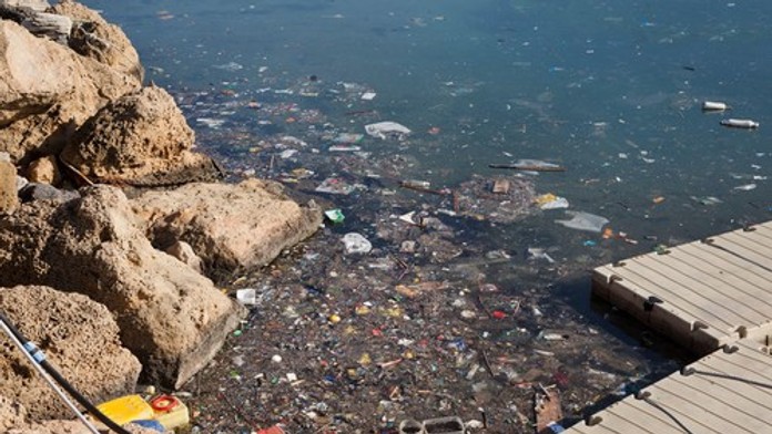 Známy ostrov plný turistov sa topí v odpadkoch. Odborníci bijú na poplach