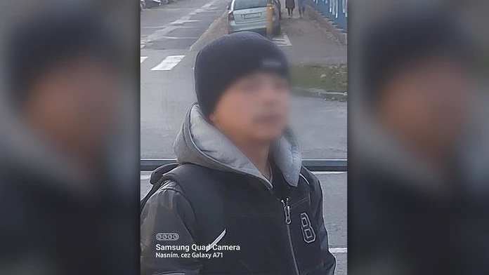Policajti chytili muža, ktorý obťažoval ľudí.