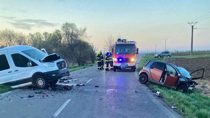 FOTO: Tragické ráno pri Leviciach. Vodič (†35) neprežil zrážku s iným autom