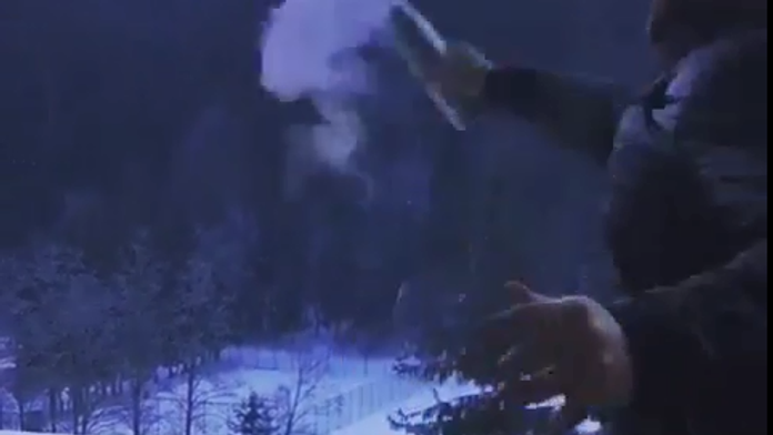 Voda sa okamžite zmenila na sneh