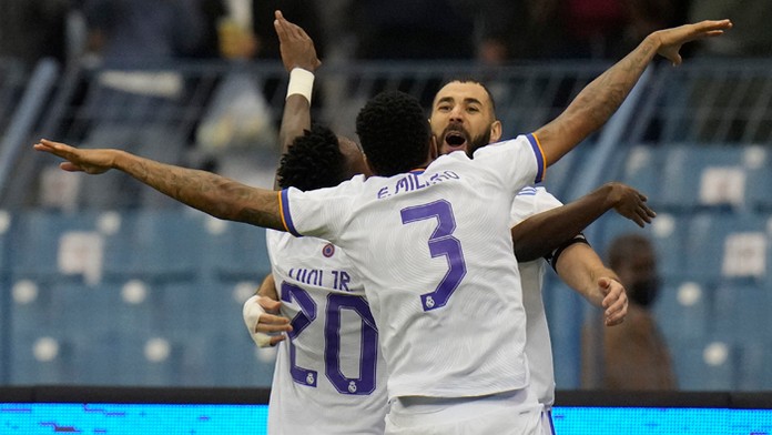 Hráči Realu Madrid sa tešia po zisku Superpohára.