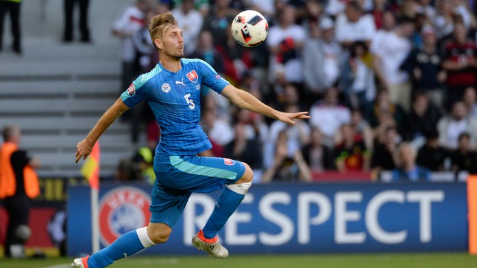 Obranca Norbert Gyömbér počas duelu s Nemeckom na ME.