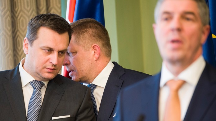 Na snímke Robert Fico, Béla Bugár a Andrej Danko, 