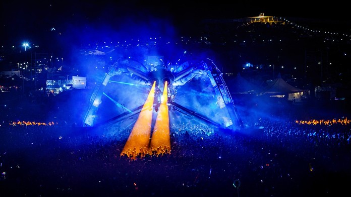 FOTOGRAFIE TÝŽDŇA: Rekordná samica pytóna, záchrana akvabely či návrat festivalu Glastonbury
