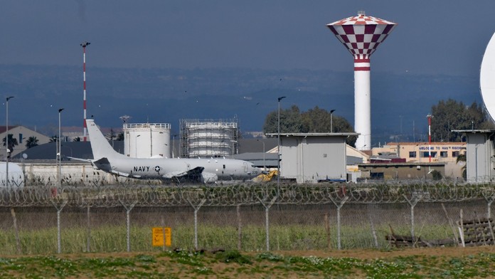 Žiadosť o pristátie sa zamieta. Po Španielsku sa USA otočil chrbtom ďalší spojenec z NATO