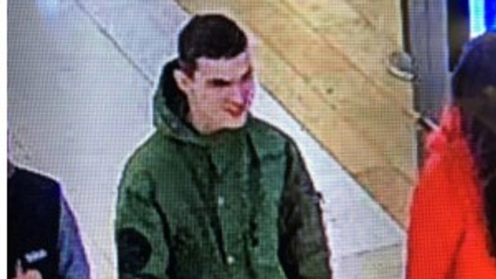 Poznáte ho? Zaútočil na tínedžera vo foodcourte na Mlynských Nivách a zlomil mu nos