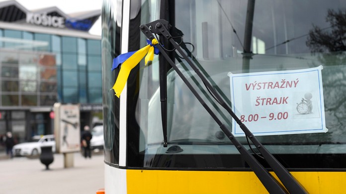 Vodiči košického dopravného podniku sa zapojili do výstražného štrajku.