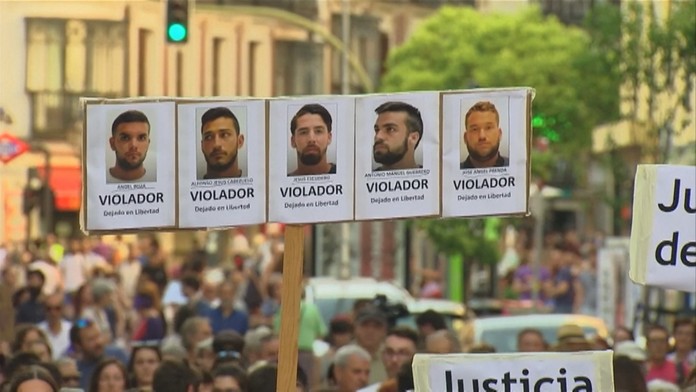 Auto sa zrazilo s motorkou.