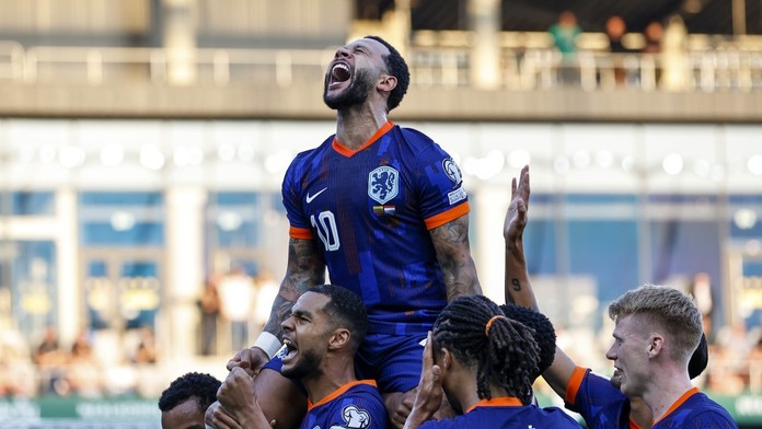 Holanďania oslavujú nového kráľa strelcov. Španieli znemožnili Turecko