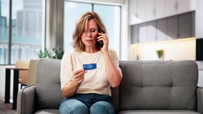 Podvodníci zneužívajú Vianoce, vďaka AI sú prefíkanejší. Toto je najčastejší varovný signál