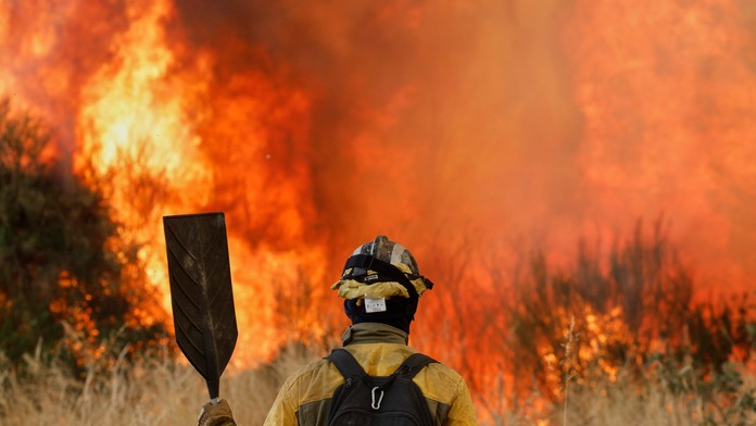 Španielsko naďalej sužujú požiare a horúčavy. Nasadili aj armádu