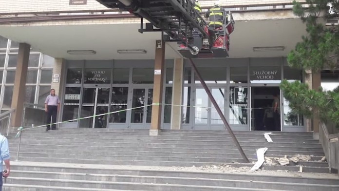 Rímsa zranila ženu.