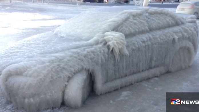 REUTERS_usa-weatherfrozen_car_1727web_jpg_bez_watermarku_1.jpg