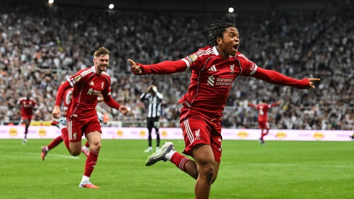 Prišiel z akadémie veľkého rivala, má za sebou debut ako zo sna. Liverpoolu rastie nová superhviezda