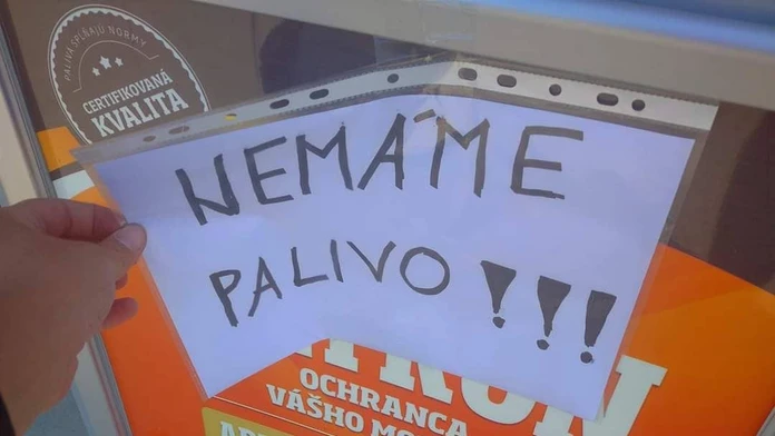 Oznam na čerpacej stanici 
