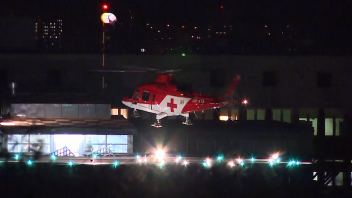 Chlapca do nemocnice previezli vrtuľníkom.