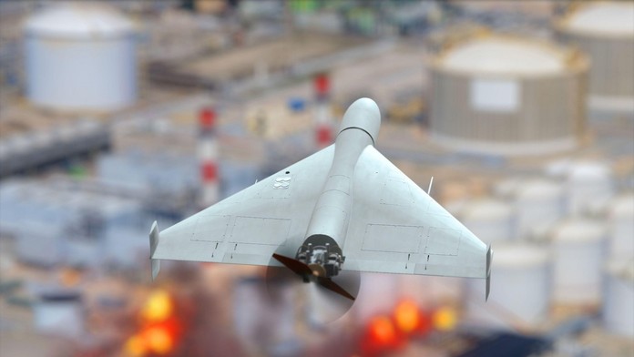 Drony zasiahli ropnú rafinériu v ruskom Slavjansku, prevádzku pozastavili