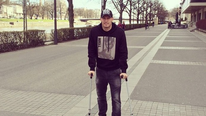 Futbalista Ján Ďurica po operácii.