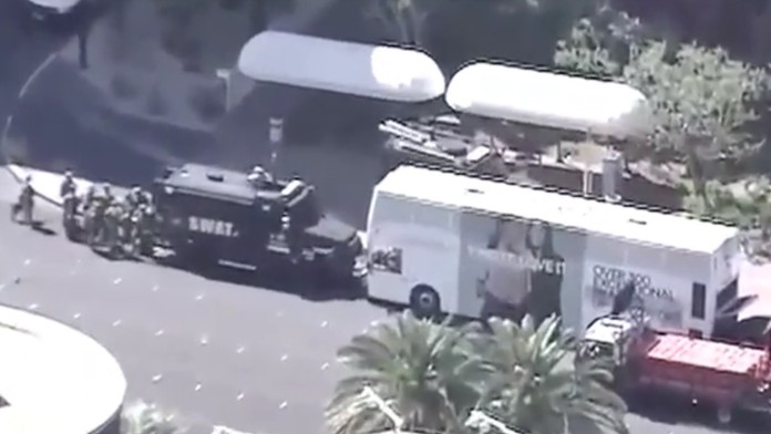 Polícia obkľúčila autobus..jpg