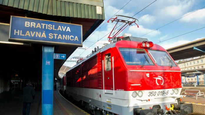 Vlak InterCity na trati Bratislava - Košice.