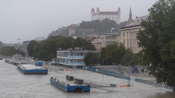 Zaplavené nábrežie Dunaja
