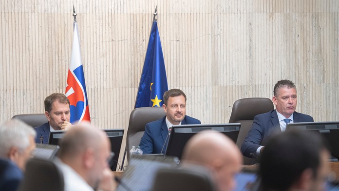 Vládu čaká mimoriadne rokovanie o návrhu rozpočtu na nasledujúce roky