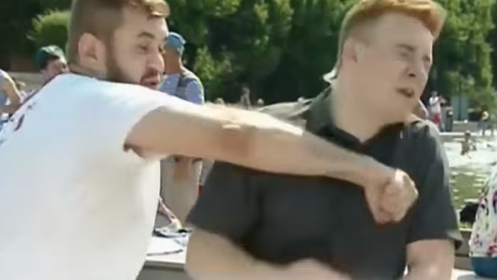 Útok v priamom prenose.