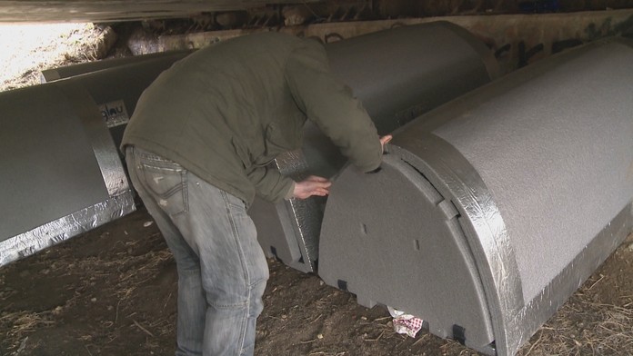 Orson Bean a John Cryer v 2 a pol chlapa